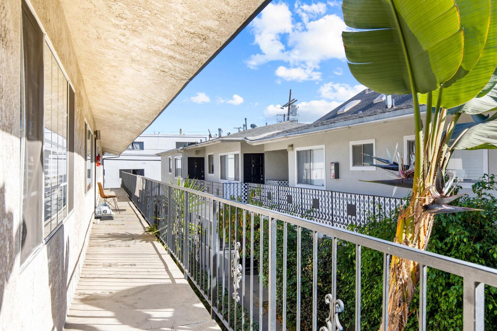 Modern Furnished 2 Bedroom In West La Los Angeles Exterior photo